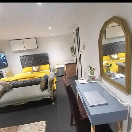 Affordable Luxury Place Near The Center - Free Parking, Free Wifi * Leeds (West Yorkshire)
