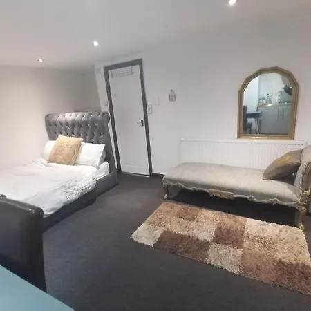Affordable Luxury Place Near The Center - Free Parking, Free Wifi * ليدز