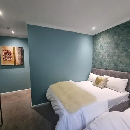 Affordable Luxury Place Near The Center - Free Parking, Free Wifi * ليدز